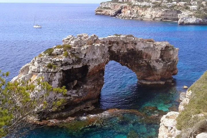 Boat tour from Cala Figuera to Caló del Moro and S'Almonia