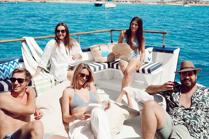 Boat Tour of Palma Bay with Snorkeling and Drinks