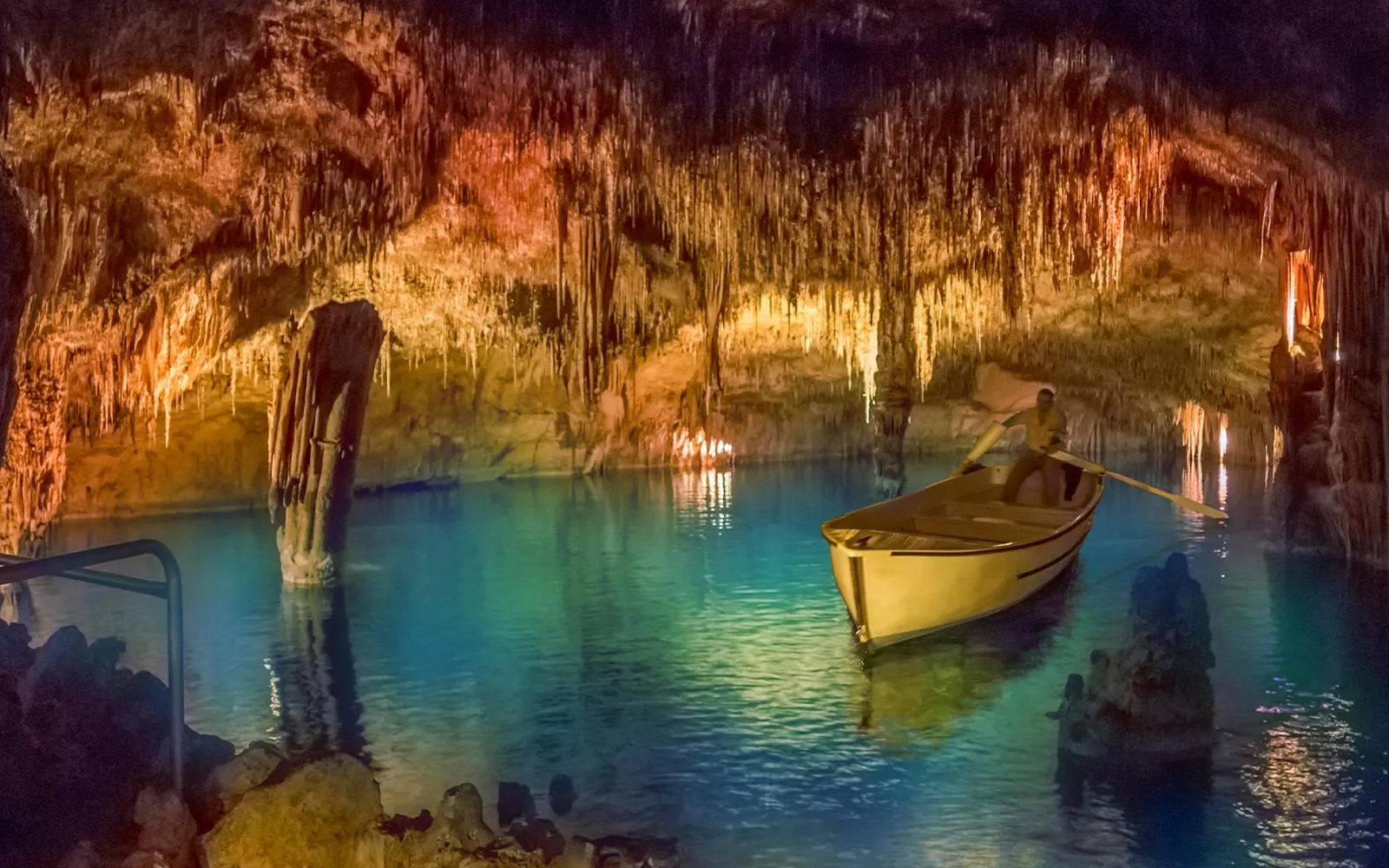 Caves of Drach: Underground Concert and Lake Boat Trip from Palma