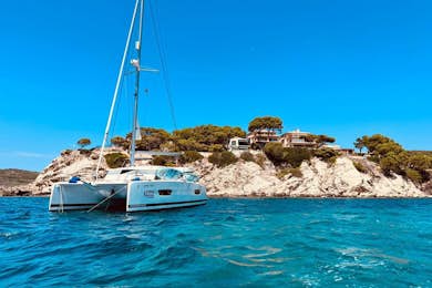 Palma de Mallorca Luxury Catamaran Tour with Tapas & Lunch